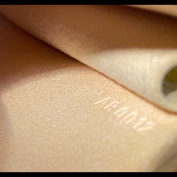 Louis Vuitton Epi Leather Pochette - Vanilla - Picture 5 of 16